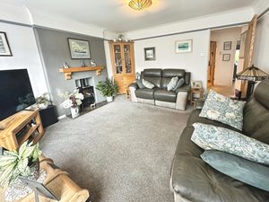 SEAVIEW ROAD- click for photo gallery